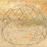 Dôme géodésique pour plante grimpante